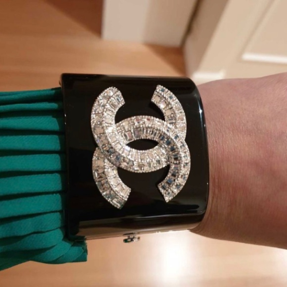 STUNNING BRACELET